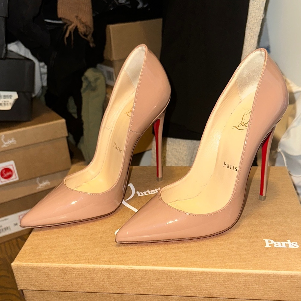 Christian Louboutin Nude Pumps